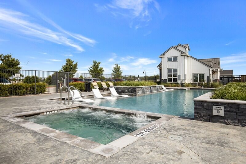 Exterior Pool Amenities